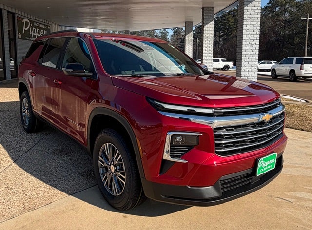 2026 Chevrolet Traverse LT in Radiant Red Tintcoat — front three-quarter view