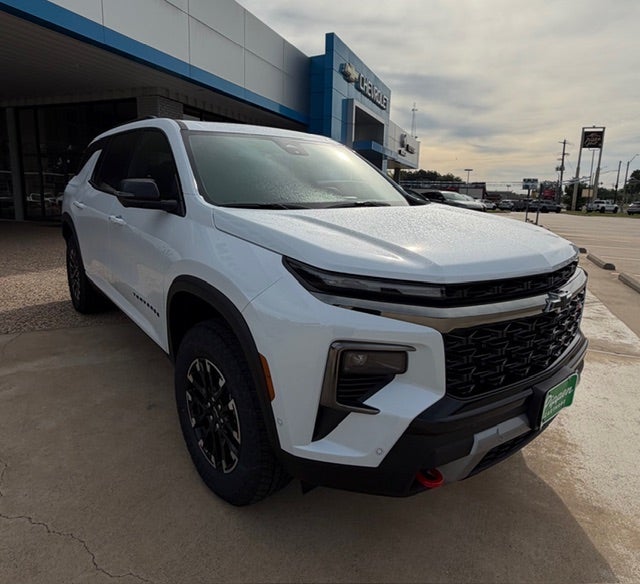 2026 Chevrolet Traverse Z71 in Polar White Tricoat — front three-quarter view
