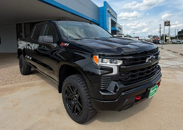 2026 Chevrolet Silverado 1500 LT Trail Boss in Black — front three-quarter view